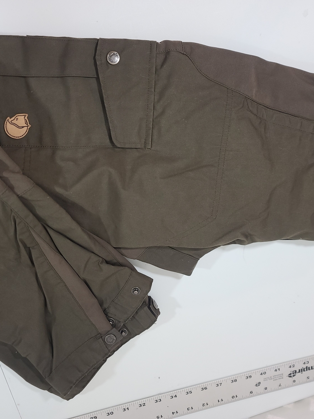 Fjallraven Men's Cargo Pants in Olive